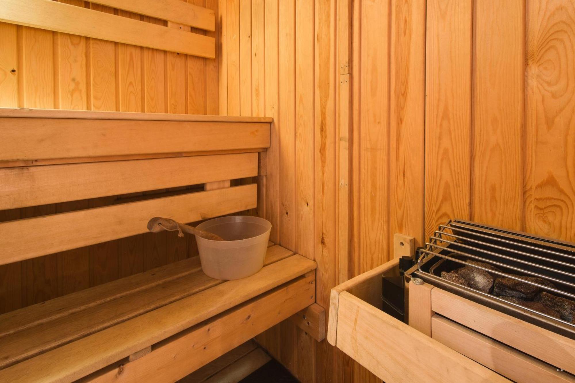 Chambres dans Chalet Vue sur la Riviere Spa ,près du Parc National de la Mauricie Grandes Piles Esterno foto